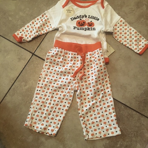 Old Navy Other - Halloweeen Bundle Deal 2 X $15!!😍😍 Carter's two piece set